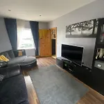 Prázdninový dům Detached Town Centre In Sleeps 6 Private Bbq Area & Jacuzzi Bath *