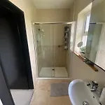 Prázdninový dům Detached Town Centre In Sleeps 6 Private Bbq Area & Jacuzzi Bath Cashel (Tipperary)