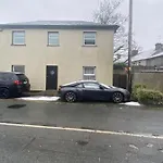 Detached Town Centre In Sleeps 6 Private Bbq Area & Jacuzzi Bath * Cashel (Tipperary)