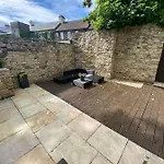 Detached Town Centre In Sleeps 6 Private Bbq Area & Jacuzzi Bath Prázdninový dům