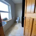 Prázdninový dům Detached Town Centre In Sleeps 6 Private Bbq Area & Jacuzzi Bath