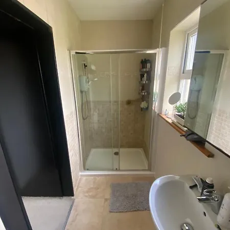 度假居 Detached Town Centre In Sleeps 6 Private Bbq Area & Jacuzzi Bath 卡舍尔