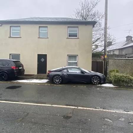 Detached Town Centre In Sleeps 6 Private Bbq Area & Jacuzzi Bath * Cashel (Tipperary)