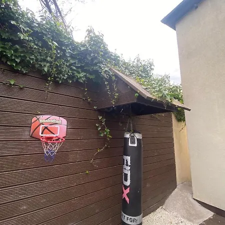 度假居 Detached Town Centre In Sleeps 6 Private Bbq Area & Jacuzzi Bath 卡舍尔