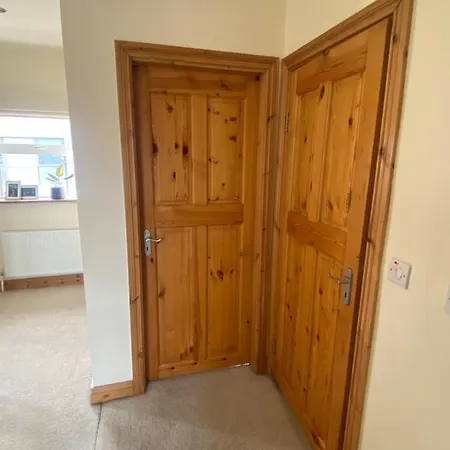 Casa de Férias Detached Town Centre In Sleeps 6 Private Bbq Area & Jacuzzi Bath Cashel (Tipperary)