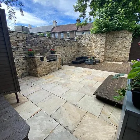 度假居 Detached Town Centre In Sleeps 6 Private Bbq Area & Jacuzzi Bath 卡舍尔