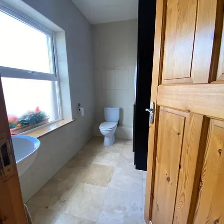 Casa de Férias Detached Town Centre In Sleeps 6 Private Bbq Area & Jacuzzi Bath