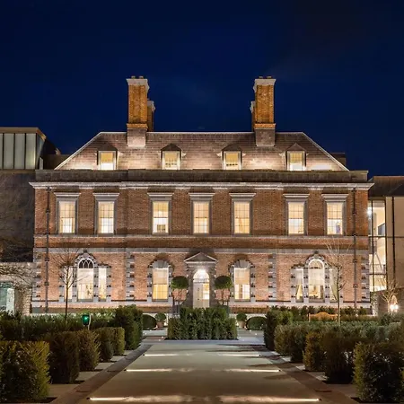 Detached Town Centre In Sleeps 6 Private Bbq Area & Jacuzzi Bath Casa de Férias