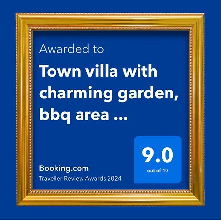 Detached Town Centre In Sleeps 6 Private Bbq Area & Jacuzzi Bath Casa de Férias