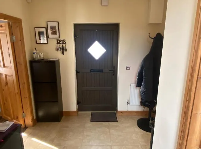 Hébergement de vacances Detached Town Centre In Sleeps 6 Private Bbq Area & Jacuzzi Bath