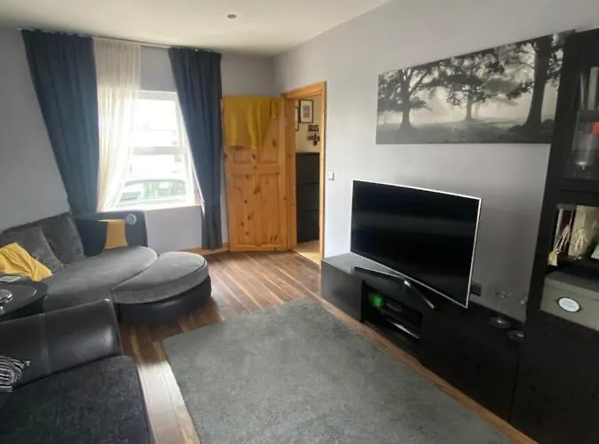 Feriehus Detached Town Centre In Sleeps 6 Private Bbq Area & Jacuzzi Bath *