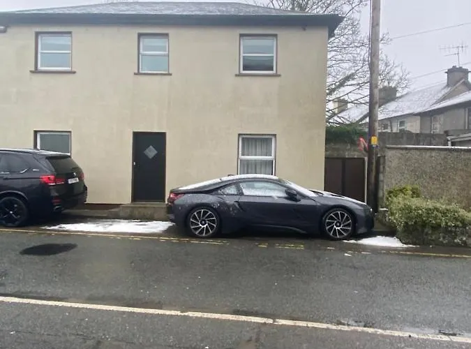 Detached Town Centre In Sleeps 6 Private Bbq Area & Jacuzzi Bath * Cashel (Tipperary)