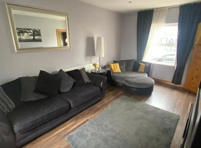 Detached Town Centre In Sleeps 6 Private Bbq Area & Jacuzzi Bath * Cashel (Tipperary)