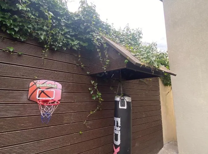 Feriehus Detached Town Centre In Sleeps 6 Private Bbq Area & Jacuzzi Bath Cashel (Tipperary)