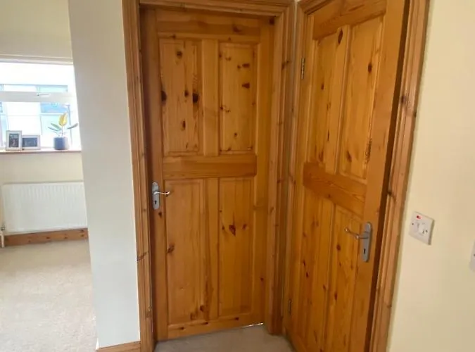 Hébergement de vacances Detached Town Centre In Sleeps 6 Private Bbq Area & Jacuzzi Bath Cashel (Tipperary)