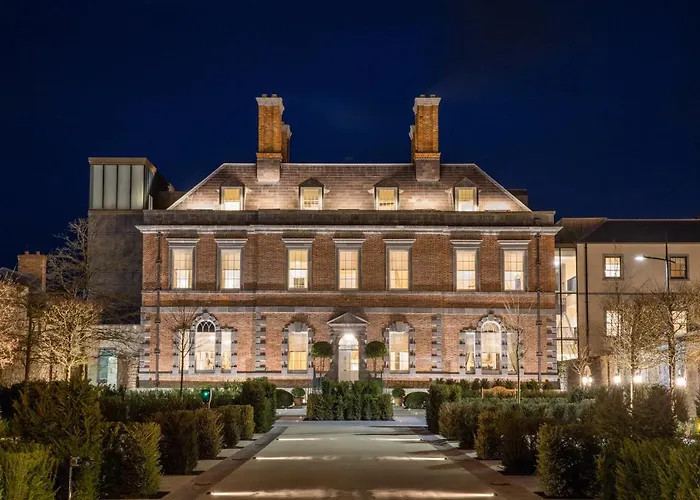 Detached Town Centre In Sleeps 6 Private Bbq Area & Jacuzzi Bath Hébergement de vacances