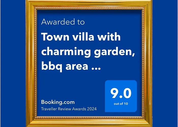 Detached Town Centre In Sleeps 6 Private Bbq Area & Jacuzzi Bath Feriehus