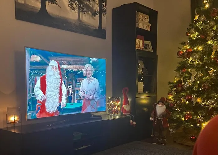 Detached Town Centre In Sleeps 6 Private Bbq Area & Jacuzzi Bath * Cashel (Tipperary)